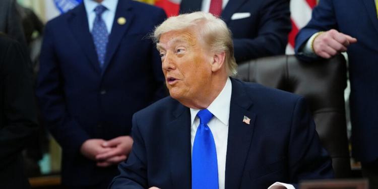 Trump: "L'Italia non è stata d'aiuto, probabile il ritiro delle truppe Usa"