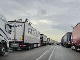 Dopo il blocco dei Tir. I dilemmi della produzione alimentare: costi, ambiente e umanità