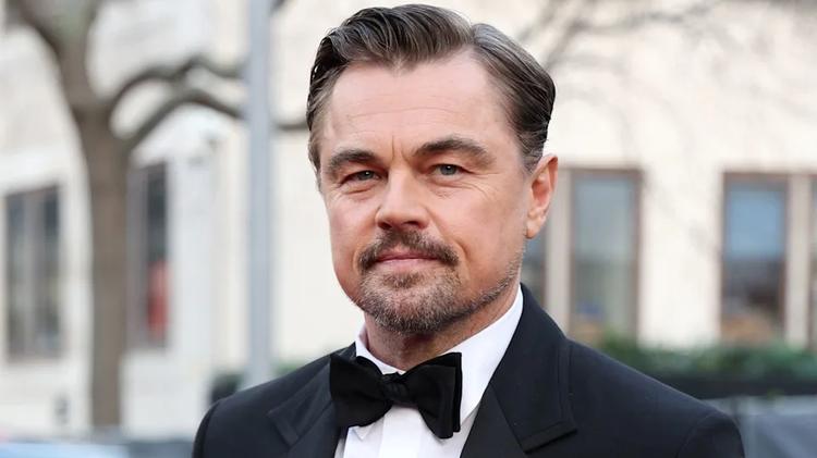 Ni rastro de números ni banco: el secreto de la tarjeta blanca con la que Leonardo DiCaprio dejó 50,000 euros de propina
