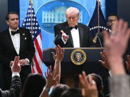 Usa: sondaggio Pew, cala il consenso a Trump tra i credenti. Solo il 30% dei cattolici approva il presidente