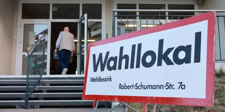 Germania: seggi aperti in Sassonia-Anhalt, l'estrema destra di AfD grande favorita. Grande festa per la democrazia a Magdeburgo