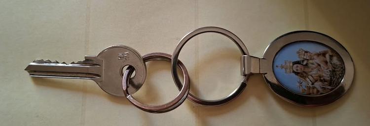Comunichiamo che è stata trovata una chiave. Chi la riconosce può ritirarlo presso il Comando di Polizia Locale sito in...