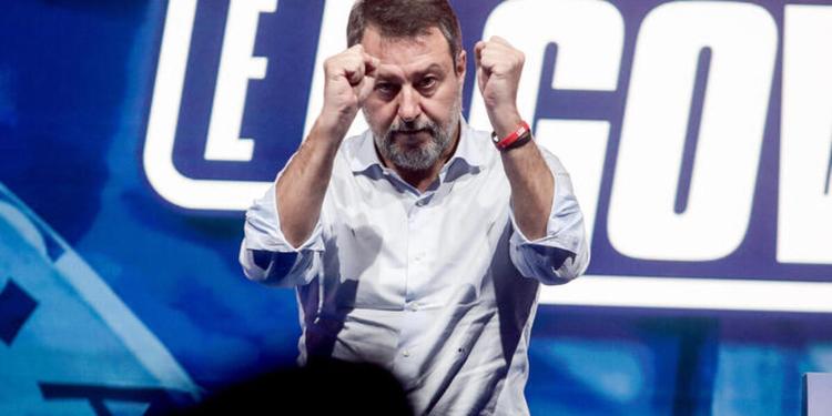 Salvini riconfermato segretario della Lega con 465 voti contro i 146 di Garavaglia