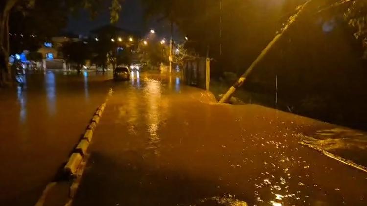 Defesa Civil registra 84 milímetros de chuva em Sertãozinho, SP; motociclista chegou a ser arrastado