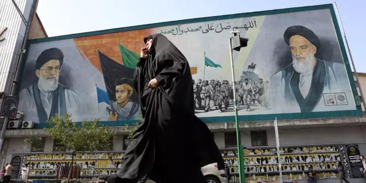 Nuova notte di attacchi degli Usa. Trump: "I danni alle navi di Hormuz coperti dai beni dell'Iran". Teheran: "Precedente esplosivo"