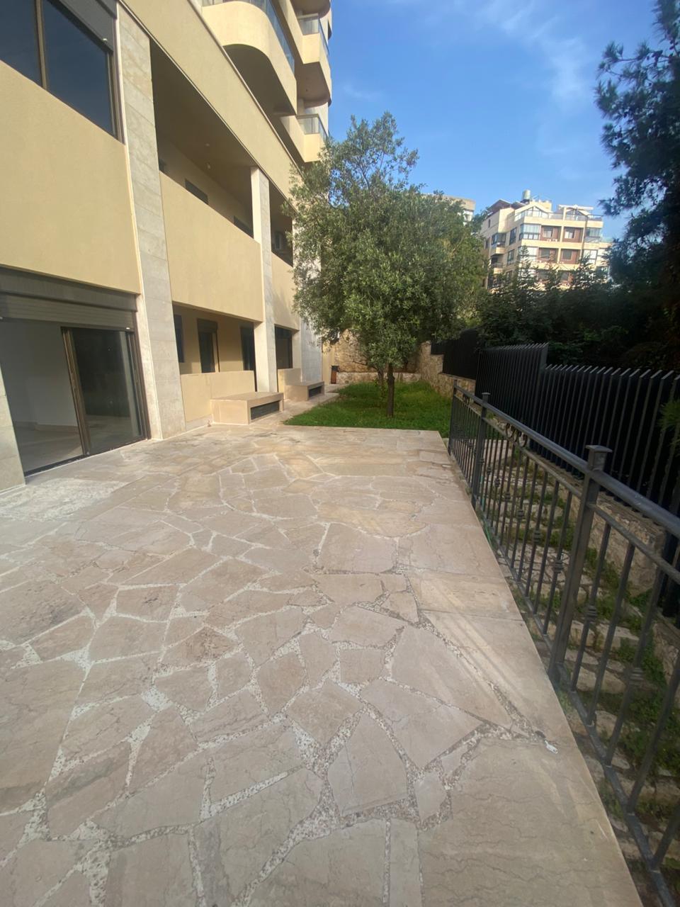 For Sale: Apartment in Dbayeh
