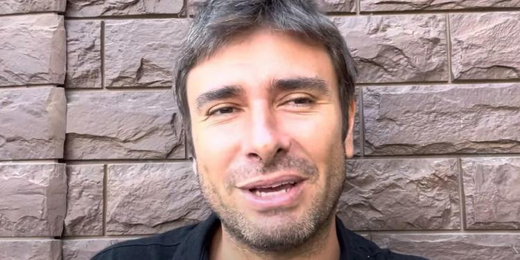 Alessandro Di Battista ricoverato a Cuba, è in gravi condizioni: «Grande apprensione» nel M5S. Trasferito all'Avana