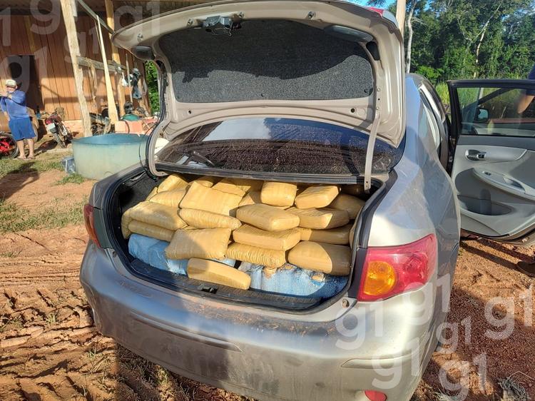 Cerca de 200 kg de drogas são apreendidos em veículo no interior do Acre