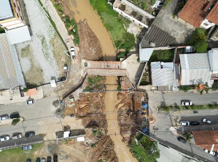 Obra da ponte em Conselheiro Paulino será entregue em dezembro de 2026, diz Inea