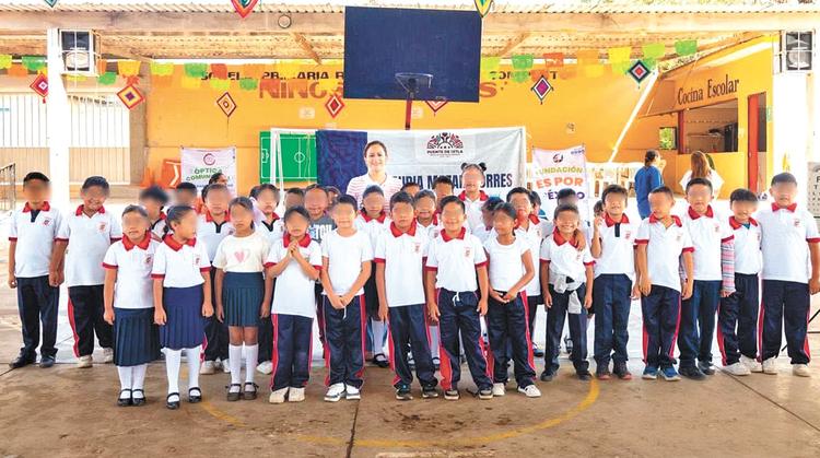 Lentes Gratis: La Iniciativa de Claudia Mazari que Cambia la Vida de Cientos de Niños en Puente de Ixtla