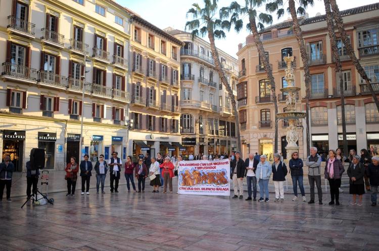 Más de cien personas se unen al Círculo de Silencio de Málaga