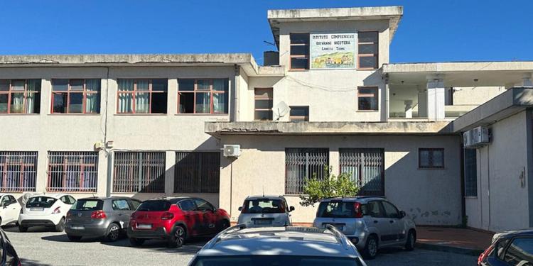 Aggressioni a scuola a Roma e Lamezia, gli esperti: servono psicologi, non metal detector
