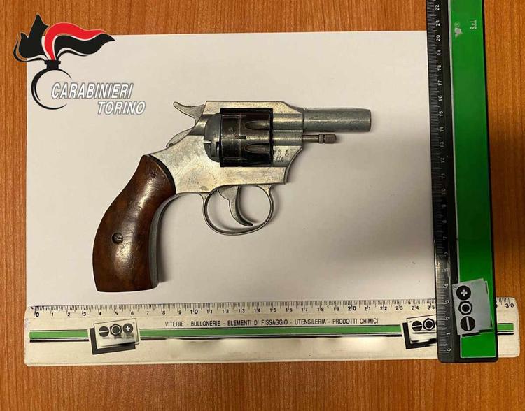 montalenghe minaccia con revolver