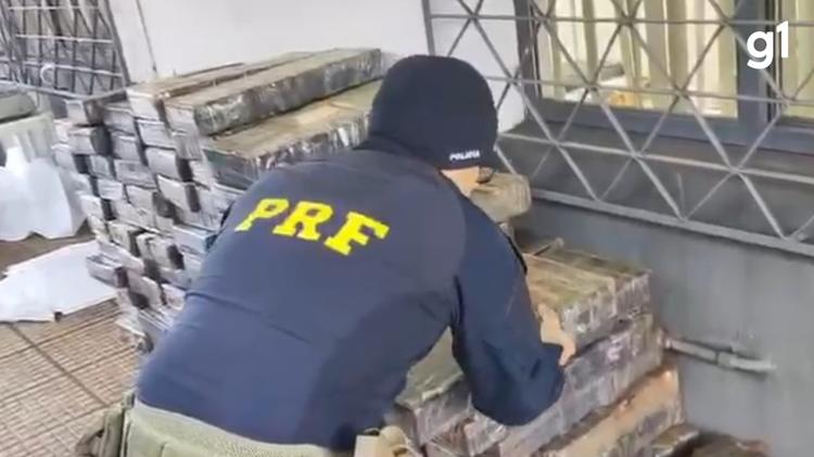 Maior apreensão do ano: PRF encontra 1 tonelada de maconha em caminhão de rações no Norte do RS