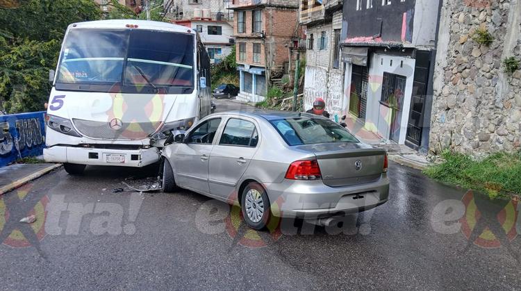 Choque frontal entre Ruta 5 y coche particular desata el caos en la Lagunilla