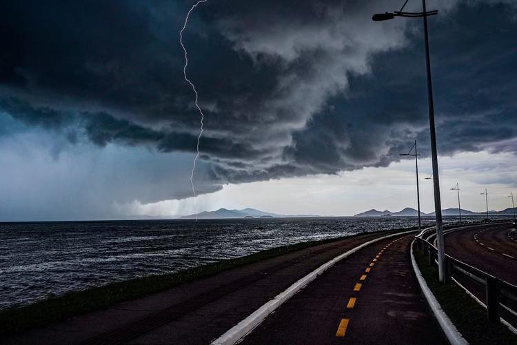 Temporais atingem Sul, Sudeste e Centro-Oeste nesta sexta; litoral do Nordeste também tem alerta