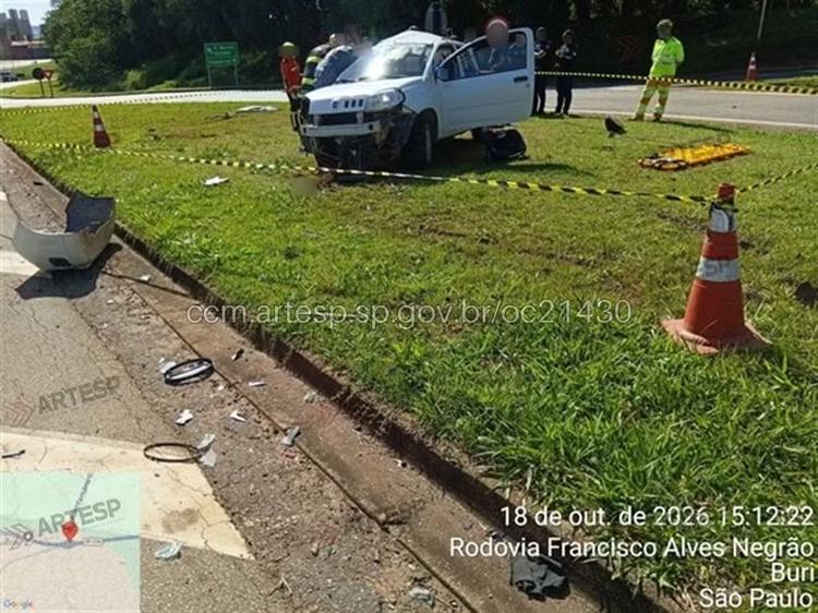 Polícia identifica mãe e três filhos que morreram em acidente com carro e caminhonete no interior de SP