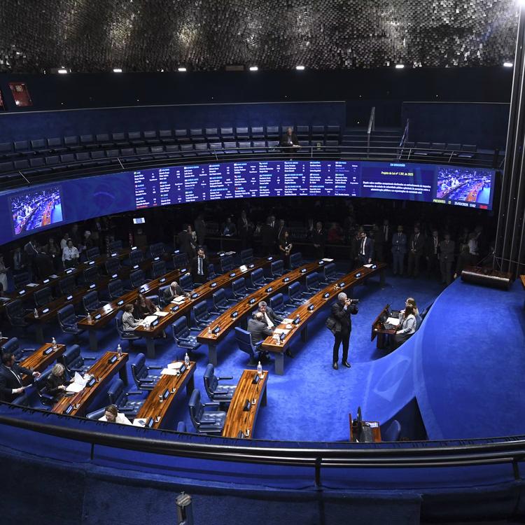 Senado aprova fim da 'taxa das blusinhas'; texto vai para sanção presidencial