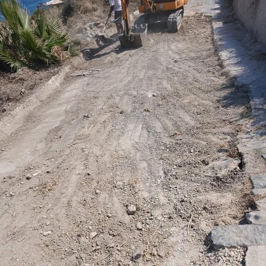 Sono in corso interventi provvisionali e urgenti di messa in sicurezza delle strade di accesso al mare nelle contrade La...