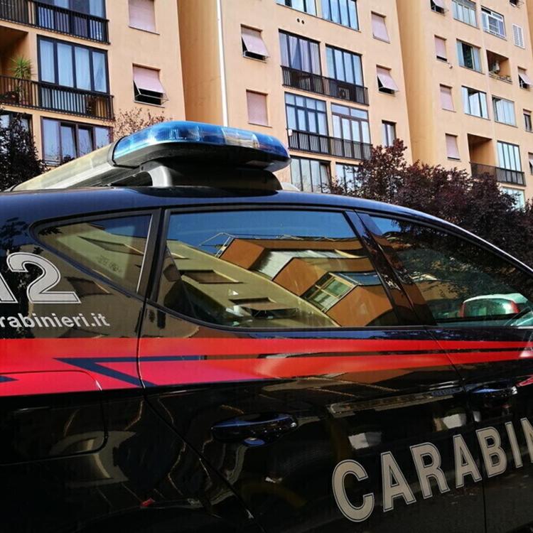 Picchiata a morte e abbandonata davanti all'ospedale: il compagno fugge a Bari, rintracciato