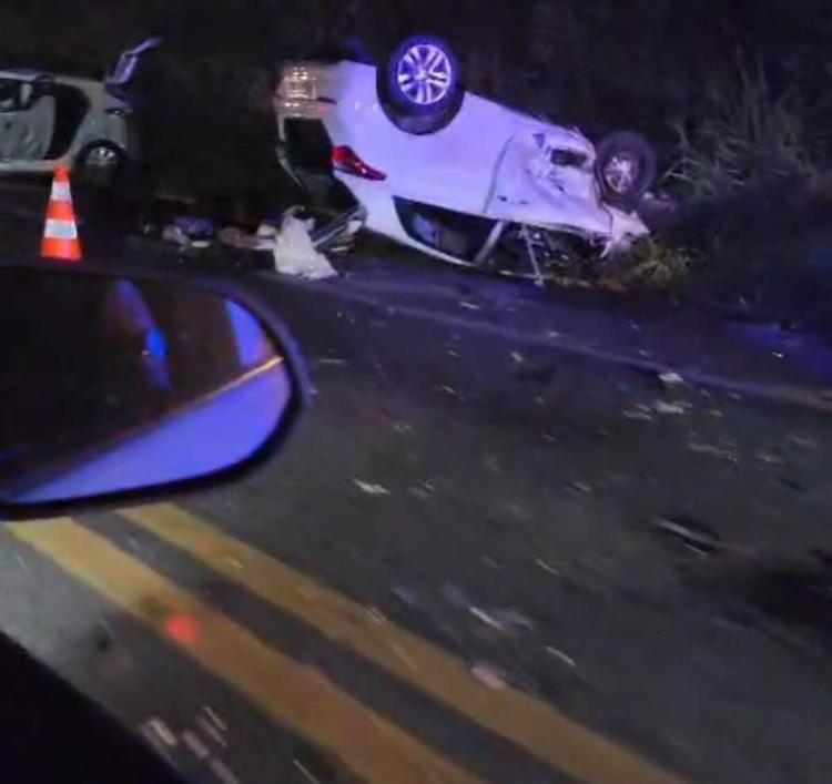 Engavetamento entre cinco carros deixa sete pessoas feridas na MG-050
