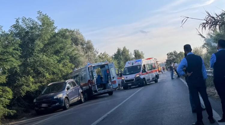 Tragedia sulla Statale 106 a Bovalino: muore una 50enne, quattro i feriti. Chiusa la Jonica dopo l'incidente
