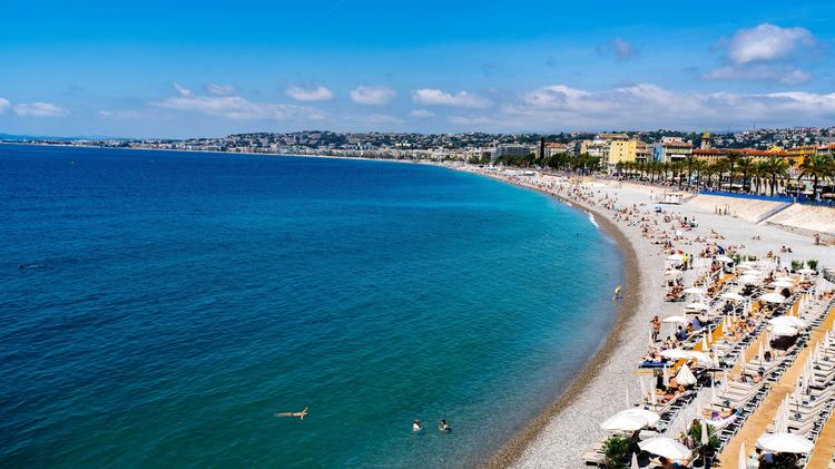 Nice à Menton : la baignade fortement déconseillée en raison d’une forte houle