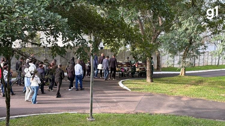 Com comoção, mães e filha de um ano são sepultadas em Novo Hamburgo após acidente