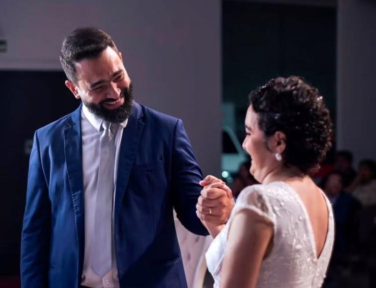 'Eu acompanhei e a amei até o fim', diz marido de professora que morreu após luta contra o câncer
