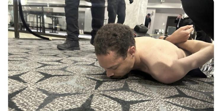 Spari alla Casa Bianca, l’attentatore è il 31enne Cole Tomas Allen: lunedì in tribunale. Trump tira dritto: “Ora vinciamo in Iran”