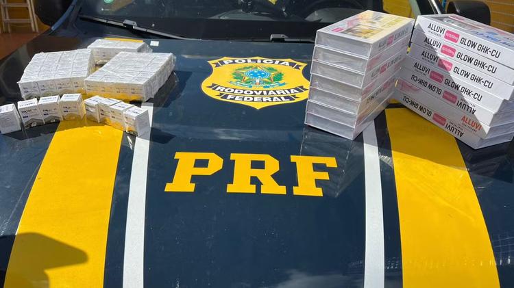 PRF apreende 256 ampolas de 'canetinhas emagrecedoras' transportadas ilegalmente em ônibus no PI