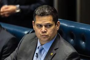 Mensagens do celular de Vorcaro mostram proximidade entre dono do Master e Alcolumbre: 'Irmão' para 'vida toda'