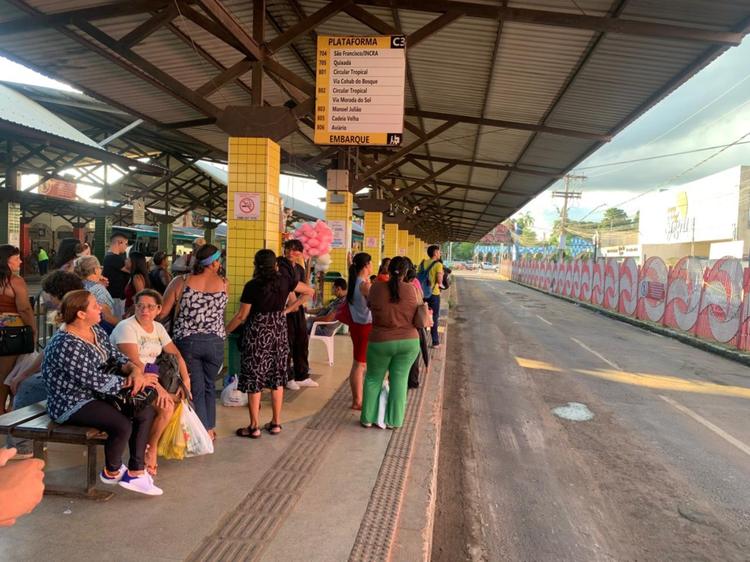 Moradores de Rio Branco sofrem impacto de paralisação parcial no transporte público: 'Ônibus vem a hora que quer'