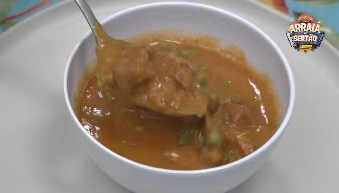 Concurso de culinária junina: aprenda a fazer um caldo de carne com macaxeira