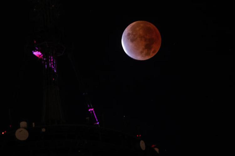 Entenda por que o eclipse lunar desta semana não será uma 'Lua de Sangue'