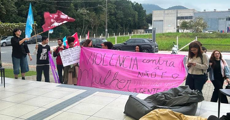 Caso Udesc: “Foi um momento, acho que o mais terrível da minha vida”, afirma vítima citada em conversas sobre estupro e assédio&nbsp;