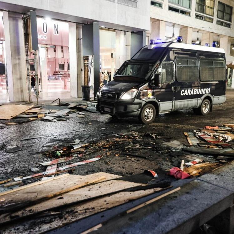 Guerriglia a Milano, Bologna e Torino. Il bilancio è di 28 arresti e 43 denunce. Tra le fo...