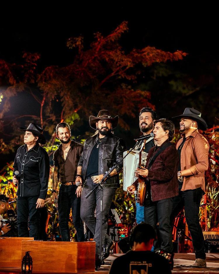 De ligação surpresa para parceria histórica: Traia Véia participa de novo projeto de Chitãozinho e Xororó.