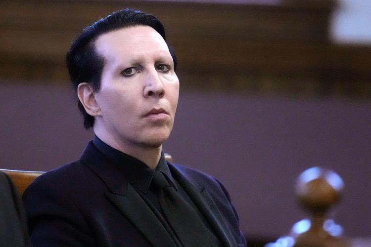 Marilyn Manson es sentenciado por sonarse nariz sobre camarógrafa