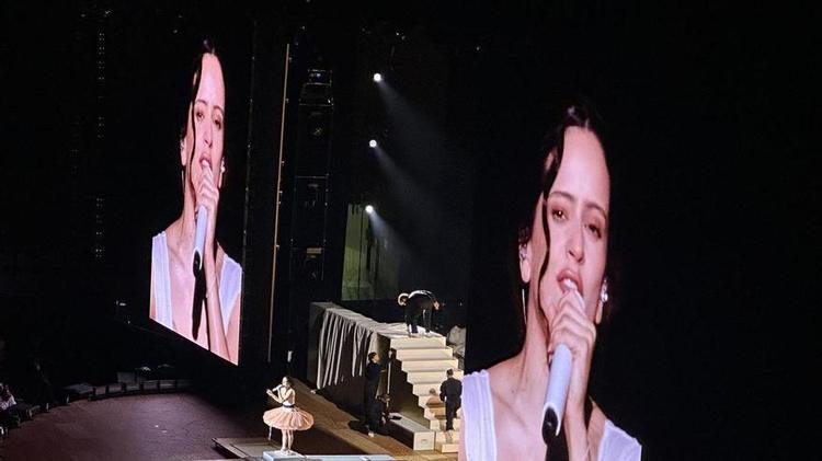 Rosalía maravilla en el Palau Sant Jordi con la inventiva, la mística y la fiesta del ‘Lux tour’