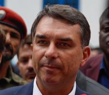 Flávio Bolsonaro registra candidatura no TSE após correção de filiação e declara patrimônio de R$ 8,2 milhões