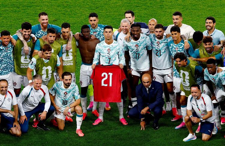 Cristiano Ronaldo veste camisa de Diogo Jota após vitória contra a Croácia; relembre acidente que matou jogador