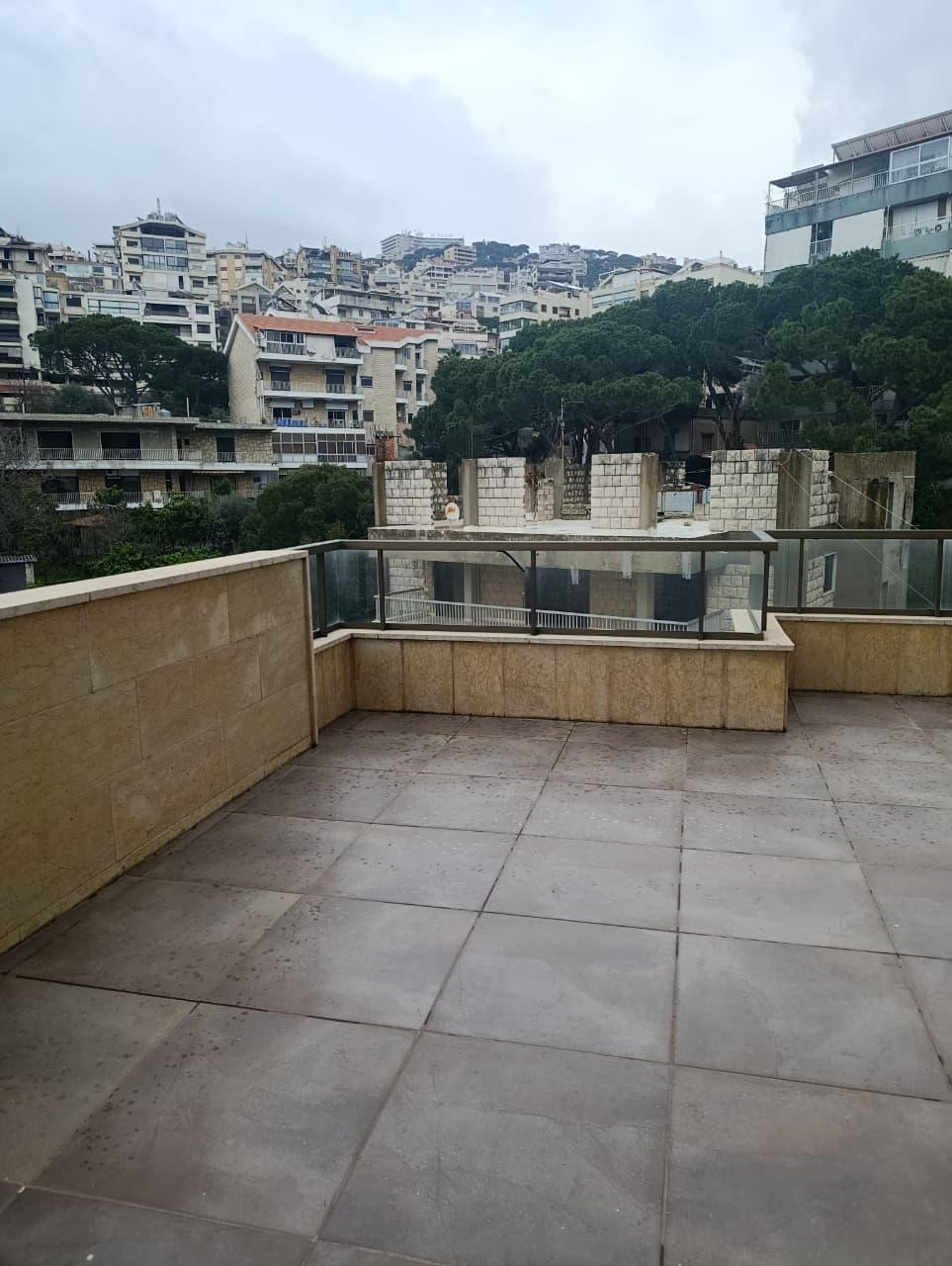 For Sale: Apartment in Ain Saade