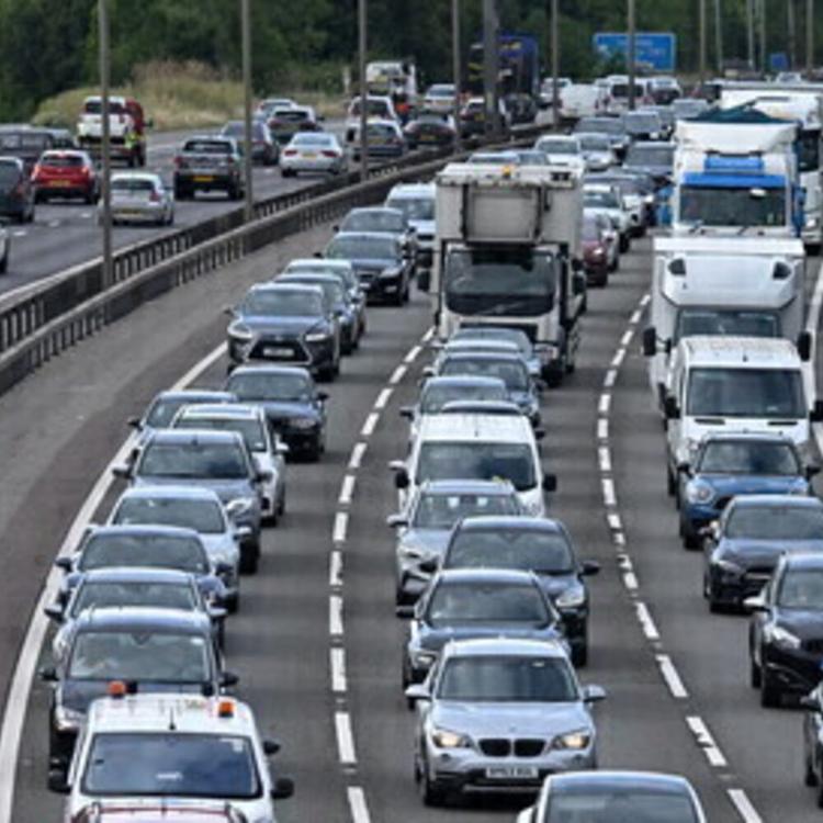 Esodo da bollino nero, 25 mln in viaggio: orari del traffico, blocco camion e nuovi Tutor