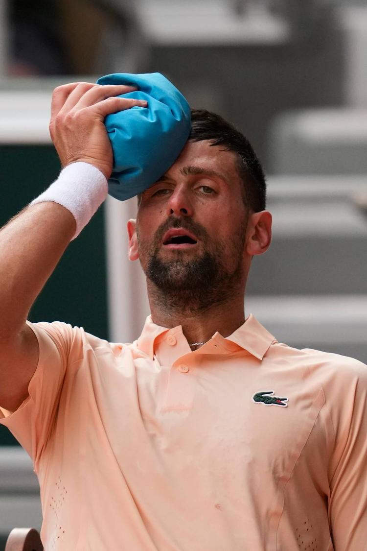 "Lasciami spazio, maledizione", Djokovic sbotta prima dell'eliminazione dal Roland Garros: cosa è successo