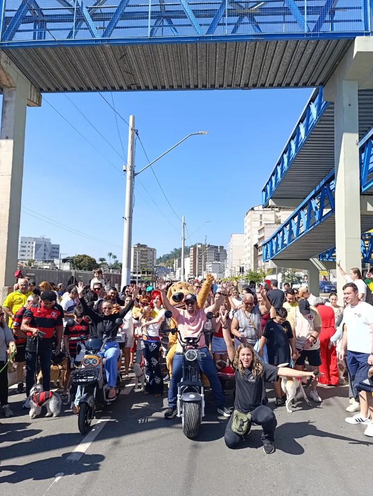 'Caminhada do Amicão' reúne cerca de 400 cães em Barra Mansa