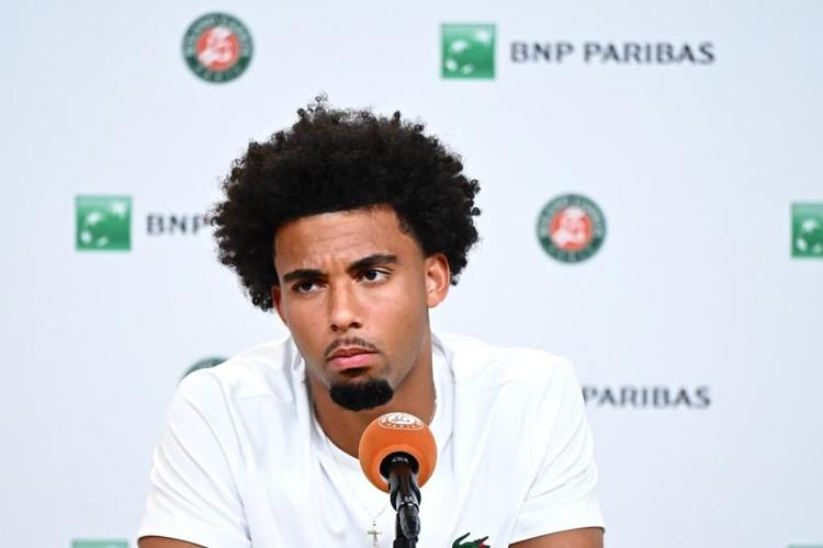 Arthur Fils lors de l'annonce de son forfait à Roland-Garros. (P.&nbsp;Lahalle/L'Équipe)