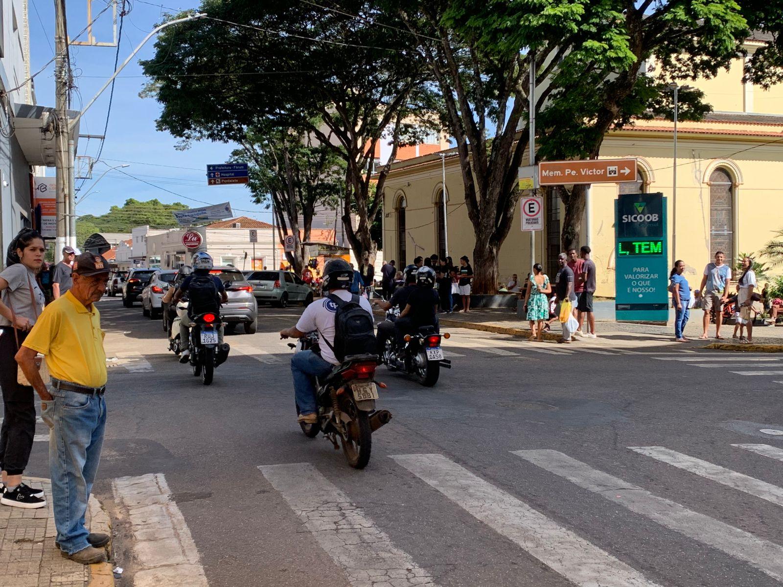Lojas de Três Pontas ampliam atendimento para compras de última hora do Dia das Mães