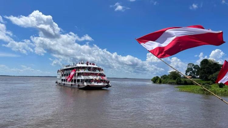 Caravana do Movimento Amigos do Garantido desembarca em Parintins para o festival