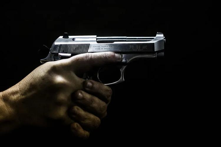 Homem e grávida são mortos em ataque a tiros em bar de Imperatriz; um dos suspeitos morre em confronto com a PM